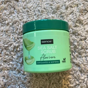 Body Scrub - Säljer min helt nya body scrub💗 Har aldrig används bara öppnad för att kolla på den💗 Den luktar jättegott💗