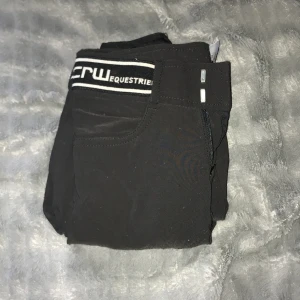 Ridbyxor  - Dom är i använt skick men de är lite knoppiga men väldigt fina. Och det känns som det är xxs🐴💓