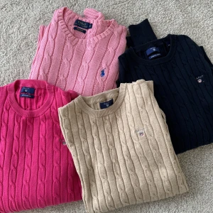 Märkeströjor - 3 Gant tröjor och 1 Ralph Lauren tröja. Säljes endast tillsamans, 450 för alla fyra+frakt. Storlek xs på alla