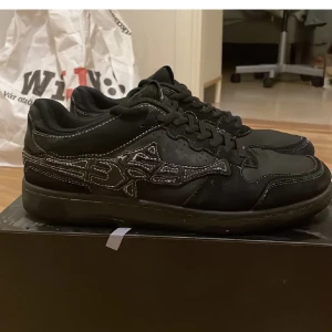 Vicinty skor  - Vicinty skor, akimbo lows black phantom, original pris 2400