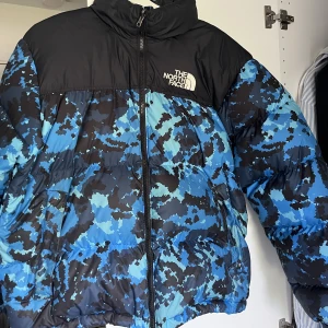 North Face jacka  - Väl använd men bra skick!