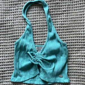 Topp - Jättefint turkost linne använd fåtal gånger. Storlek S och säljer för 50kr💖💖