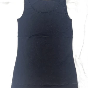 Miniklänning/Lång tröja  - Skön material på denna klänning. Sitter tajt och snyggt på. Köpt från uniqlo men var lite för liten på mig! Köpt för 499kr. 