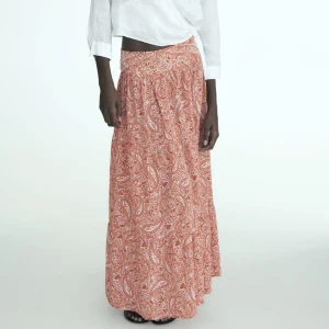 Zara långkjol - Säljer min fina kjol från zara då den ej kommer till användning 