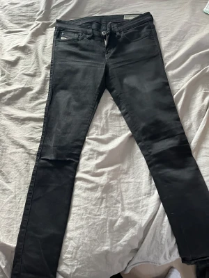 Jeans - Svarta diesel jeans för små för mig