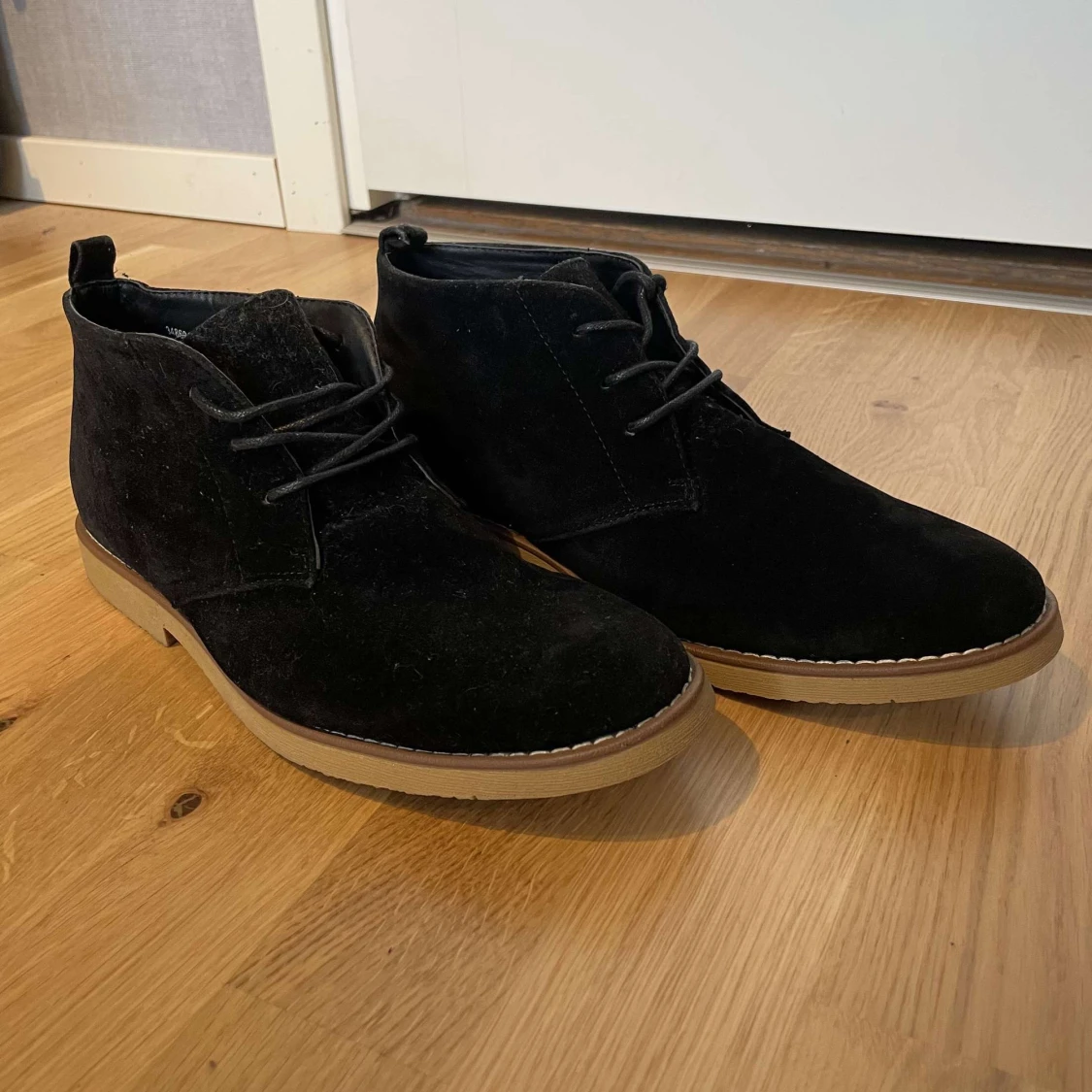 Svarta finskor i mocka