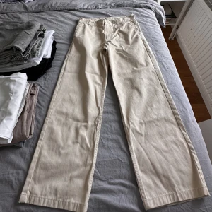 chinos loose fit - från junkyard, ganska nya! Stl M