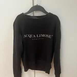 Acqua limone tröja i svart färg storlek s