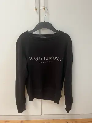 Acqua limone tröja i svart färg storlek s