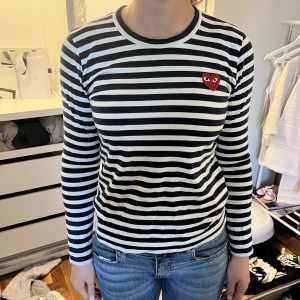 Snygg tröja  - Säljer nu min sjukt snygga tröja från Play! Använd fåtal gånger, inga tecken på användning. Pris kan diskuteras