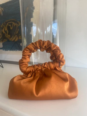 Liten väska Zara - Oanvänd med prislapp.