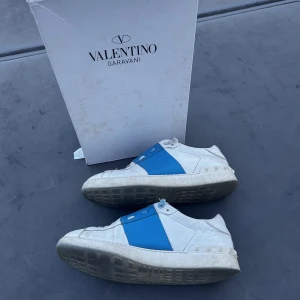 Valentino skor - Storlek 41. Lådan ingår