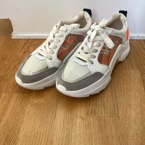 Sneakers  - Skor från zara, använda få tal gånger