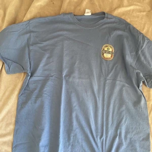 old guys rule t-shirt! - en stor och bekväm t-shirt, köpte den second hand men har tyvärr inte kommit till användning:( priset kan diskuteras!