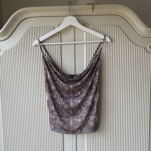 Festtopp - Super snygg Festtopp.Säljs då den aldrig används💘Bar att skriva vid eventuella frågor🤗