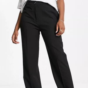 Kostymbyxor  - Jätte fina kostymbyxor, är tyvärr för små för mig😔💖