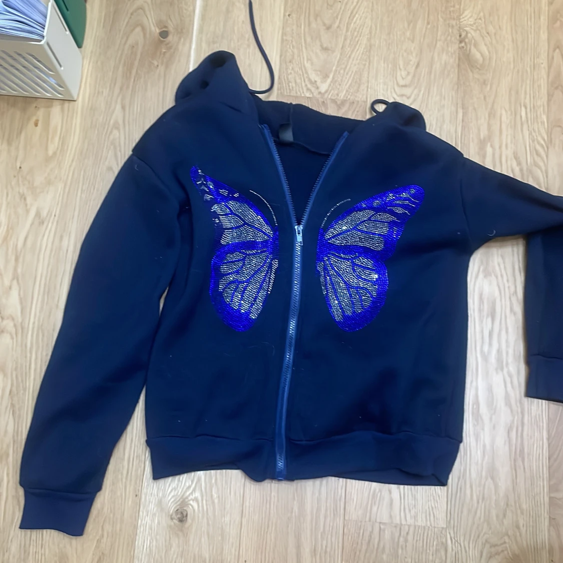 Fjärils hoodie med kristaller 34