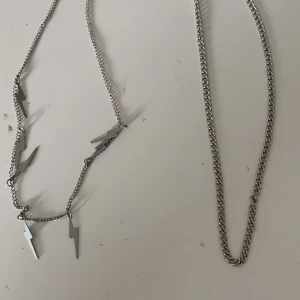 Halsband  - säljer dessa halsband båda för 100 och 1 för 60, aldrig använda. Pris kan diskuteras 