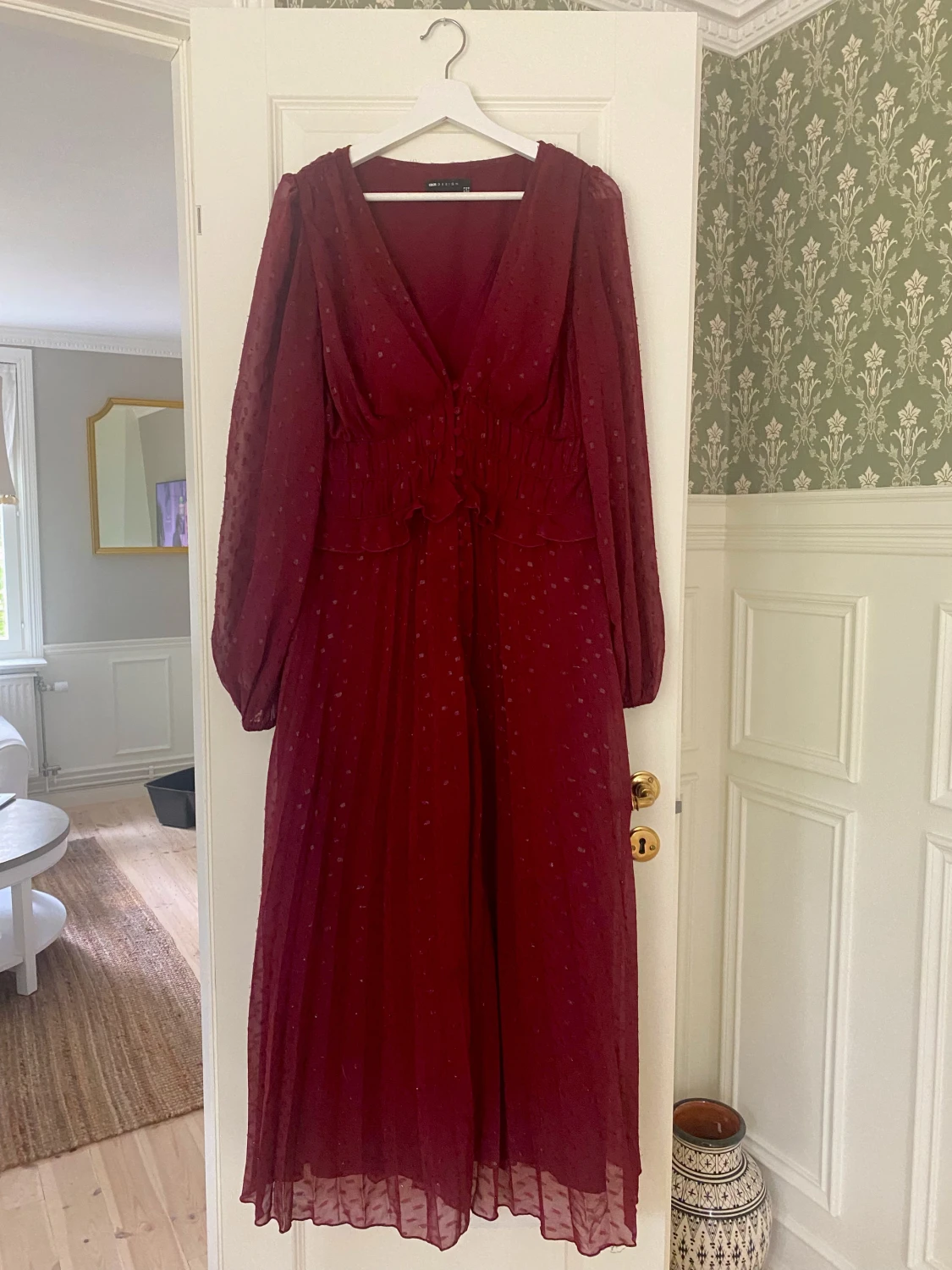 Vinröd klänning - 90
