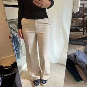 Ljusbeige Kostymbyxor - Aldrig använda , jag är 172
