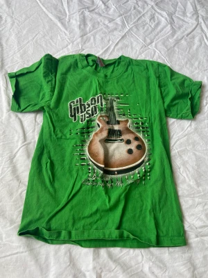 Tröja  - En tröja har aldrig använt är i M