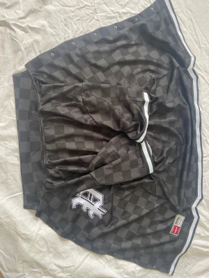 Skjorta  - Säljer min skjorta den är medium och har används 1 gång 