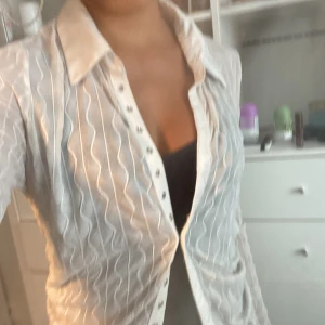 White shirt - Fin transparent skjorta 