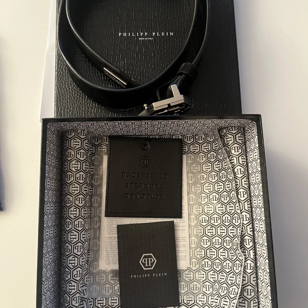 Philip Plein Embossed Logo-Buckle Belt Skick: 8/10 Storlek: EU 85 Pris: 2 500kr. Asusteet.