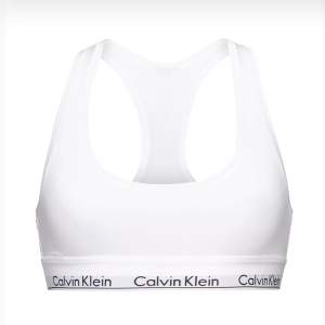 Säljer denna supersköna vita Calvin Klein braletten för endast 80kr  (org pris 399)