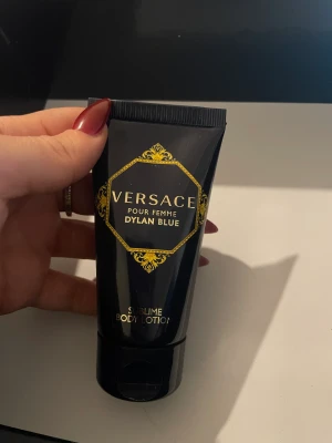 Oanvänd Versace kräm - Oanvänd kräm som luktar som parfymen!