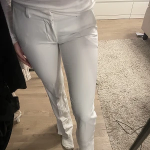 Kostymbyxor Bikbok  - Storlek 34 Fint skick inge smuts eller skador