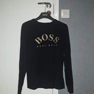 hugo boss tröja top skick nypris 899 säljer för 400 