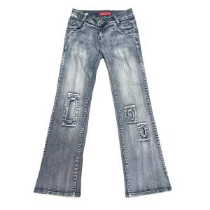 Supersnygga lågmidjade jeans som tyvärr var för små för mig. Vintage. Passar Xs ca 160-165 cm! 
