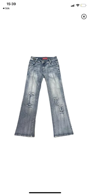 Lågmidjade jeans - Supersnygga lågmidjade jeans som tyvärr var för små för mig. Vintage. Passar Xs ca 160-165 cm! 