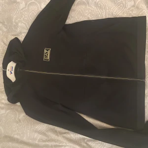 Ea7 tröja  - Stolek M sparsamt Använd 