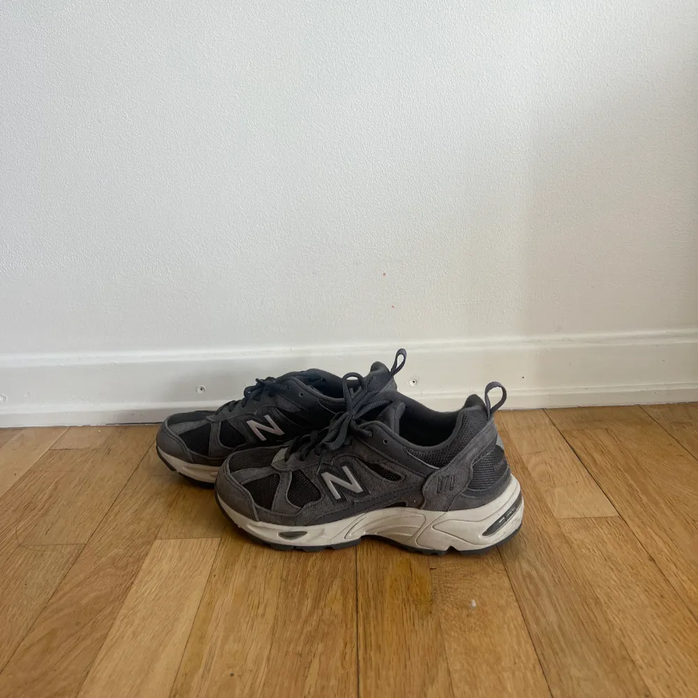 New balance sneakers i storlek 36. Knappt använda.. Skor.