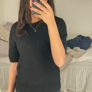 Stickad T-shirt  - Bra skick knappt använt 