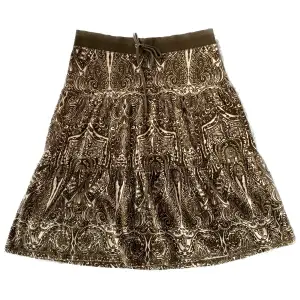 Sååå fin kjol från juicy couture! Inte sätt några defekter. Strlk M, mått; 42cm i midjan (mätt rakt över) och 70cm i kjollängd.
