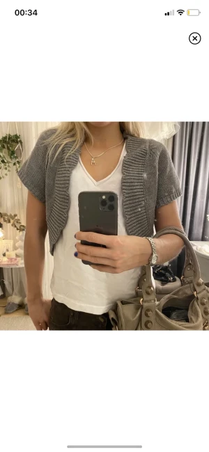 Grå bolero  - Super snygg grå glitter bolero i storlek S 💘 Bara att köpa genom ”köp nu” 