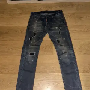 Condition 7/10 SIZE 44  SLIM JEANS