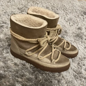 Inuikii - Säljer mina fina inuikii skor. De är svåra och få tag på och nypris är runt 3000kr