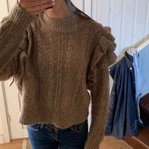 Stickad tröja - Stickad tröja från Gina tricot, super fint skick och inte alls nopprig, jätteskön!🥰 Kom gärna med prisförslag!!