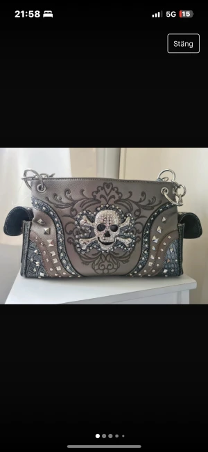 Väska - Säljer denna skit coola väska!  Säljer då den inte är min stil längre</3