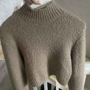 Stickad tröja  - Stickad tröja från zara, storlek S  Bra skick🤍