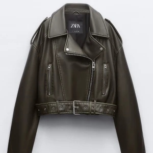 Zara skinnjacka  - Säljer min svinsnygga skinnjacka från Zara då den inte kommer till användning längre. Den är knappt använd så fortfarande i nyskick💚  