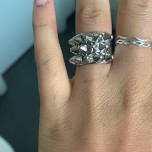 Edblad ring  - Helt oanvänd (förutom när jag testade den på första bilden) nyskick alltså och jätte fin och trendig