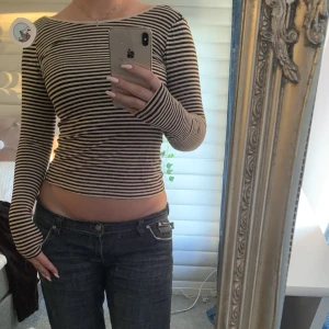 Långärmad tröja - fin långärmad tröja från hm🤍 djup i ryggen och sitter väldigt fint