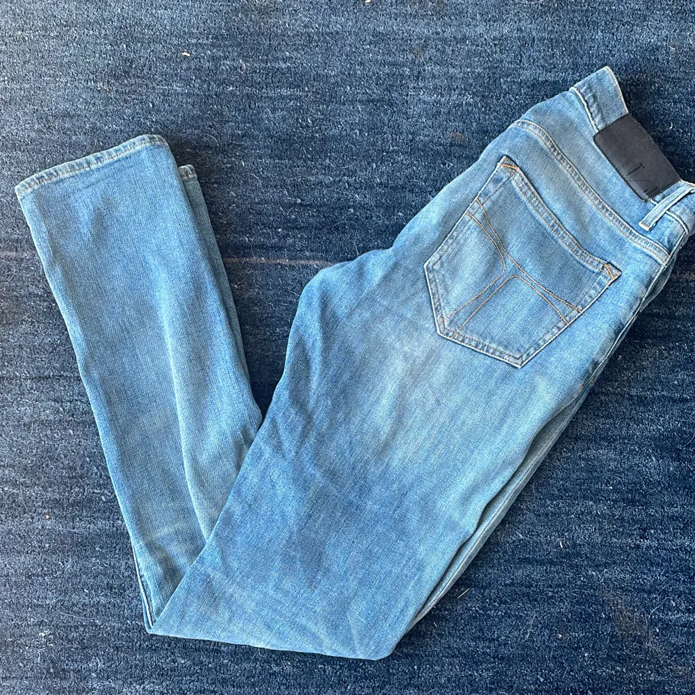 Riktigt snygga tiger of Sweden   jeans. Skick 9/10. Skriv för mer bilder eller funderingar. Sitter slim fit. . Jeans & Byxor.