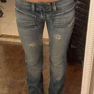 Lågmidjade flare Diesel jeans storlek 26 bara haft på mig en gång väldigt bra skick!!  Kontakta om mått!!