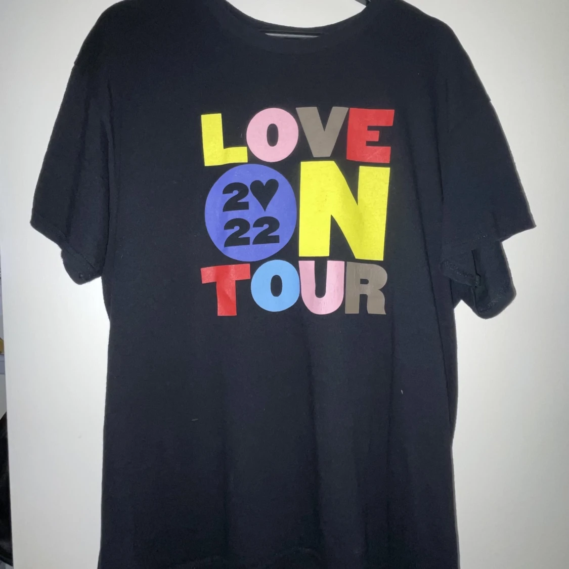 LOVE ON TOUR 2022 TRÖJA - 90